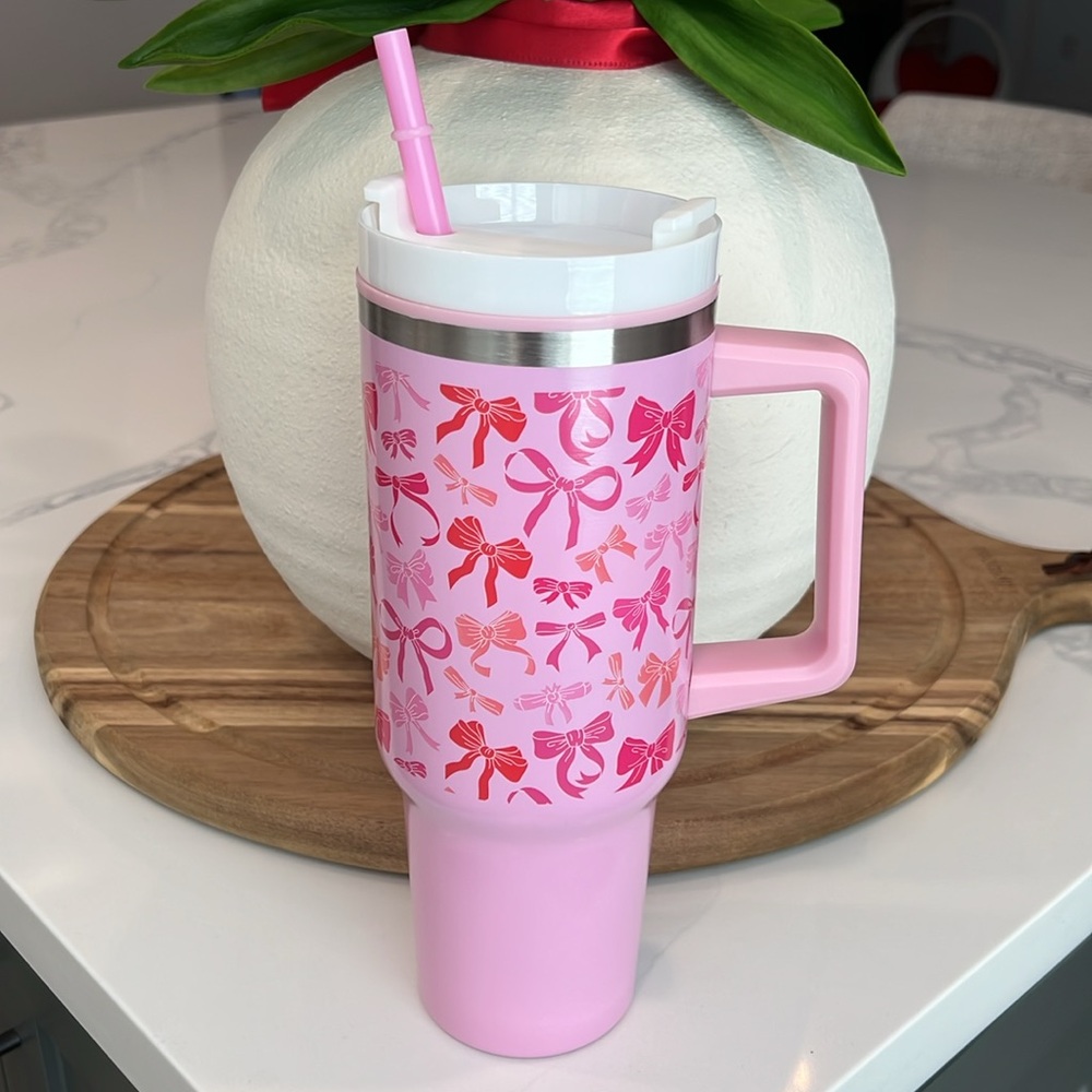 Cute.🎀 BOW Tumbler🎀